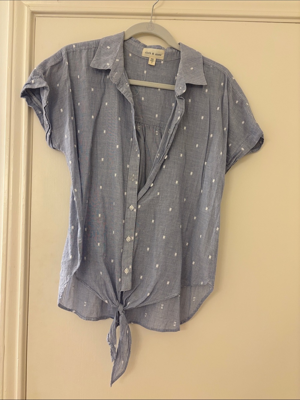 cloth & stone Chambray Blue Short-Sleeve Tie-Front Button Down